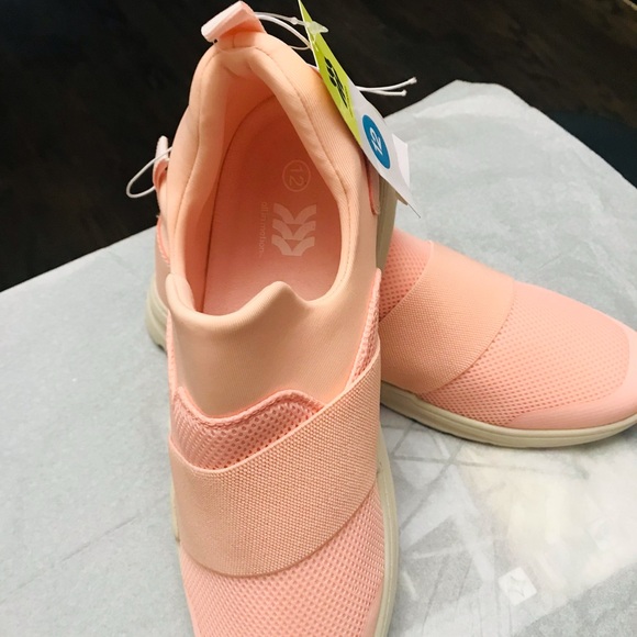 ALL IN MOTION WOMEN SLIP-ON SNEAKERS. STYLISH DESIGN FOR COMFORT. NEW, SIZE 12 - Picture 2 of 8